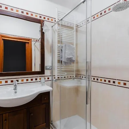 Omar House Lecce